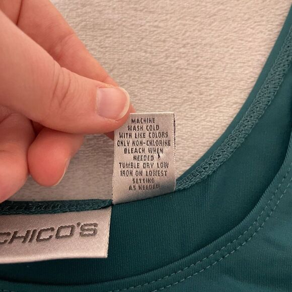 Chicos Tops Womens 2 Large Red Green Floral Silk Nylon Buttons Lot of 2 - Picture 13 of 13